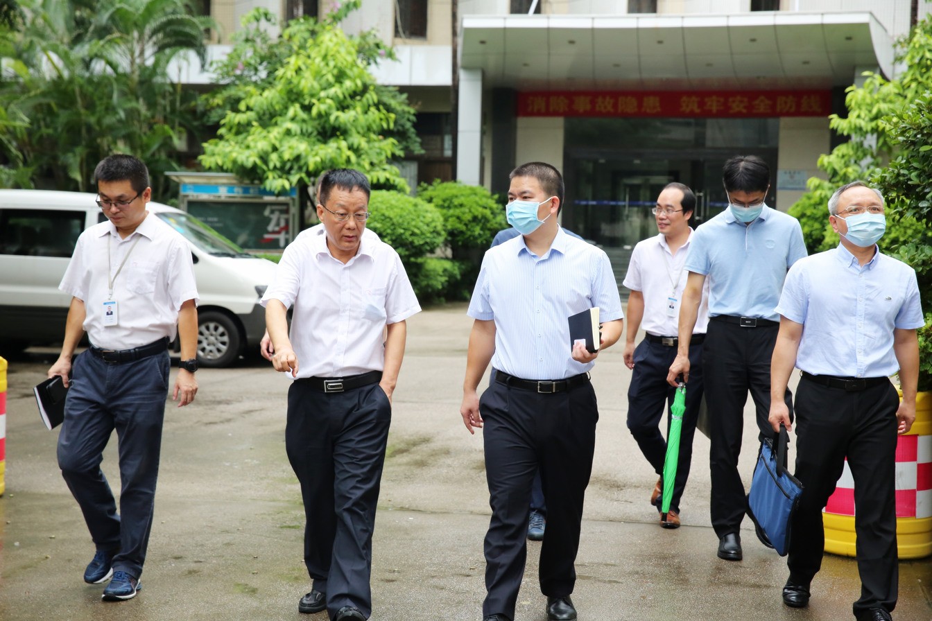 罗湖区左(zuo)金平副区长率队(dui)来公司(si)调研